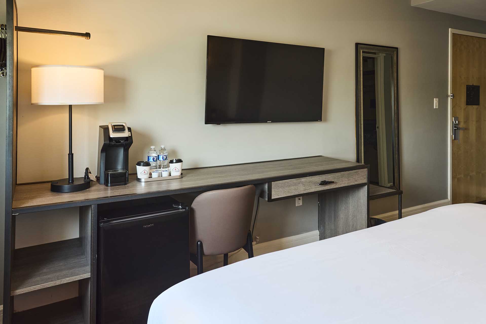 desk tv bed